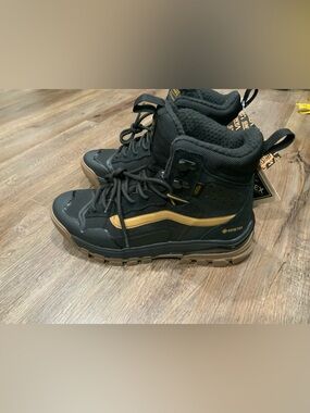 New Vans Ultrarange Exo Hi GORE-TEX MTE-3 Boots Gold COLD WEATHER Men's Sz 8